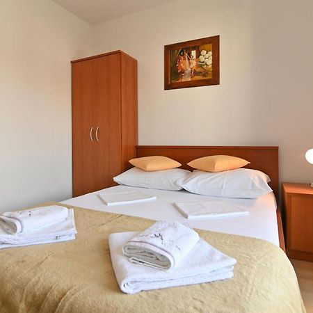 Rooms & Apartments Jadranka Baška Extérieur photo